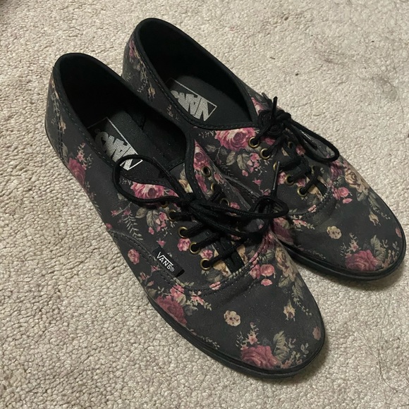 Vans - Picture 2 of 4